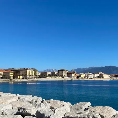 Apartment 2 Pieces Place Miot, Cote Cours